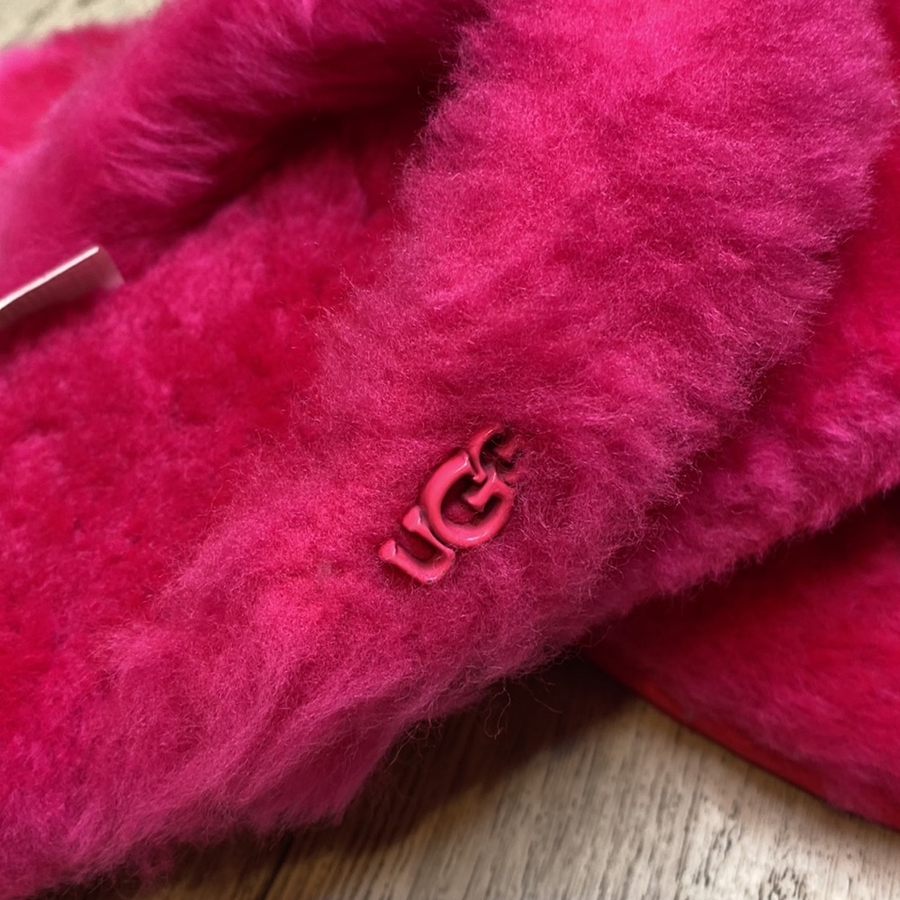 Ugg - Picture 4 of 4
